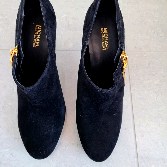 Brand new Michael Kors booties size 7 - Picture 2 of 3